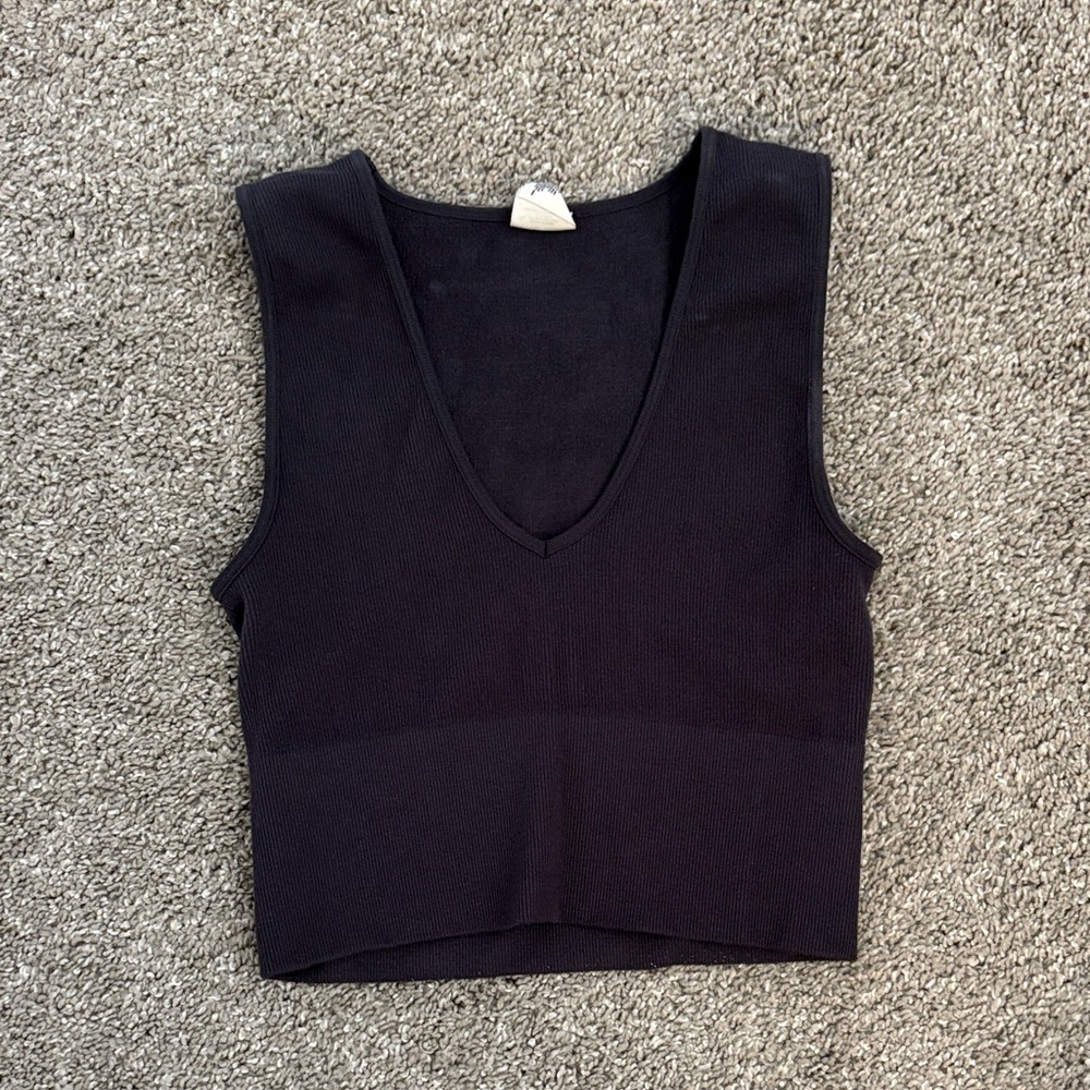 Women’s Black V-Neck Ribbed Crop Tank Top